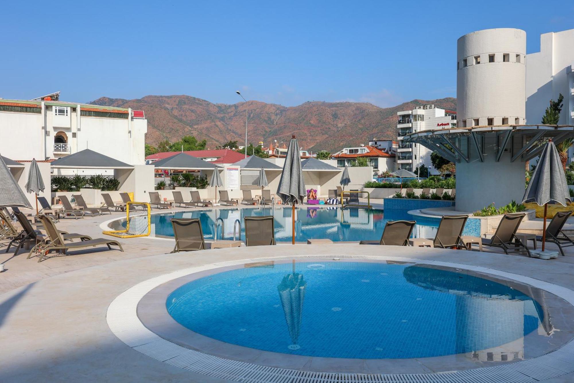 Faros Premium Beach 말마리스 외부 사진