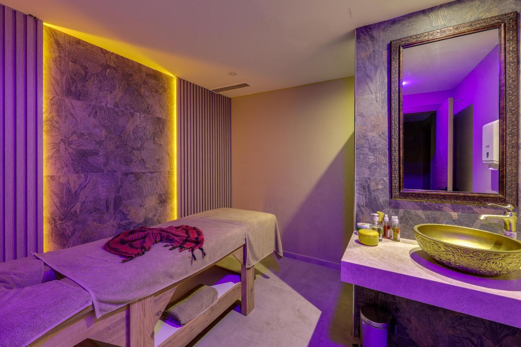 Faros Premium Beach 말마리스 외부 사진