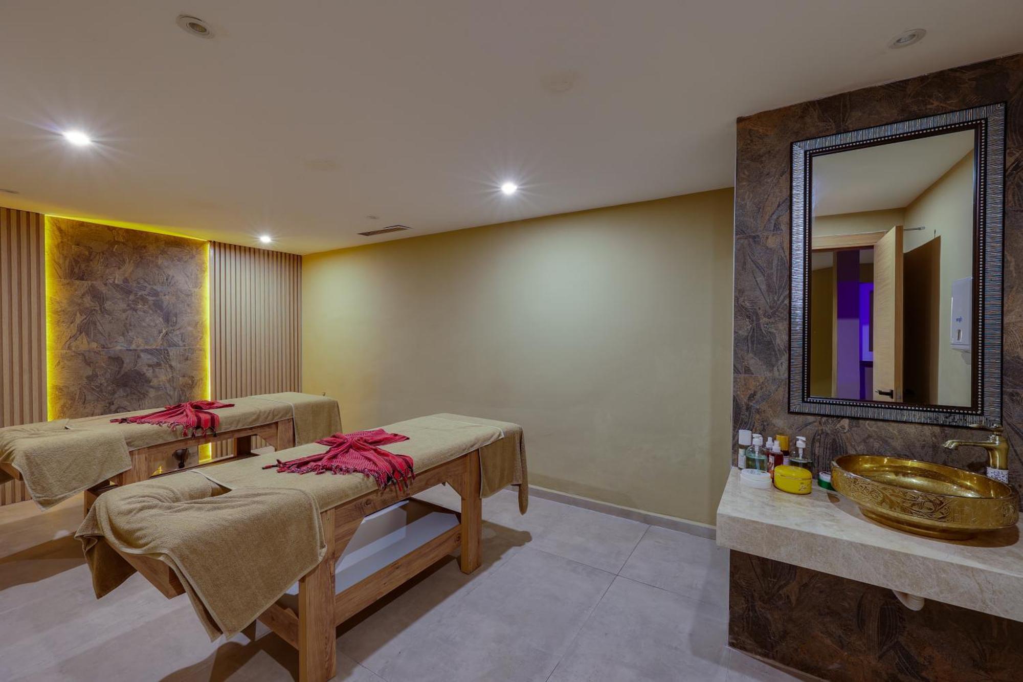 Faros Premium Beach 말마리스 외부 사진