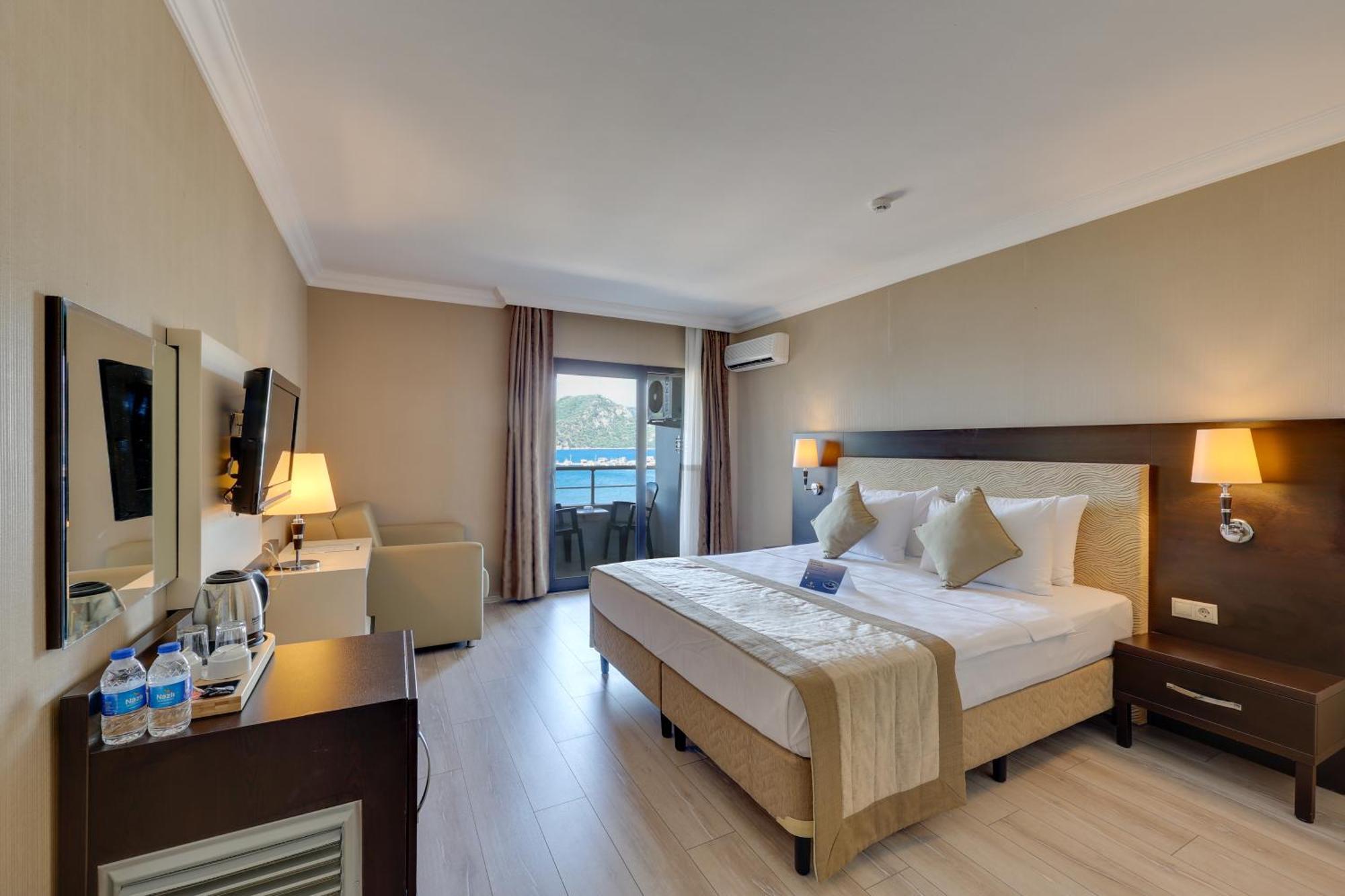 Faros Premium Beach 말마리스 외부 사진