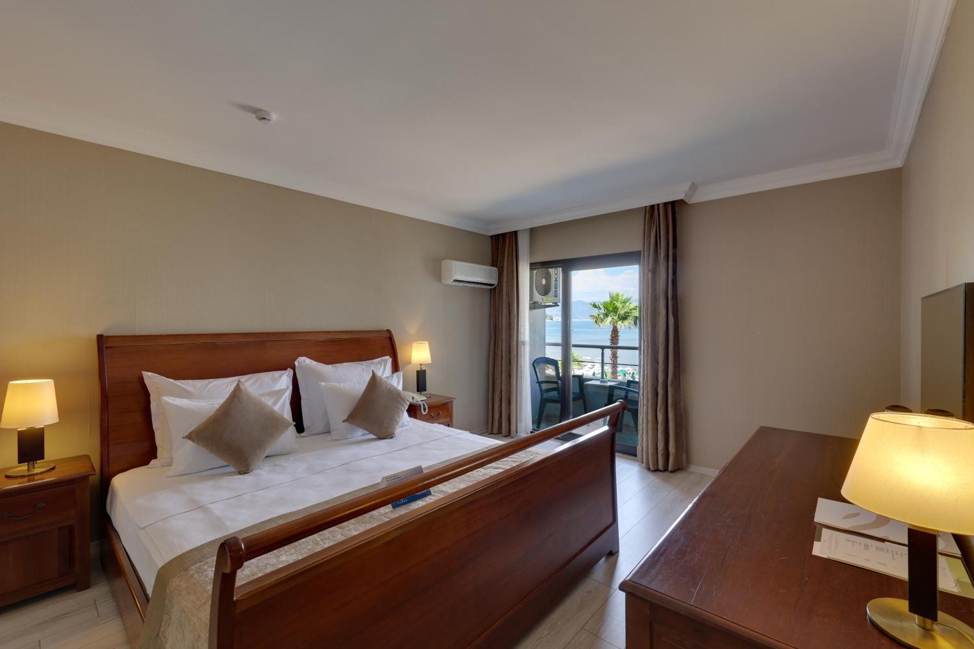 Faros Premium Beach 말마리스 외부 사진